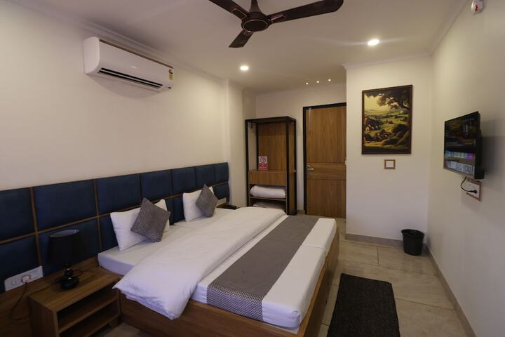 Room 18 of 80