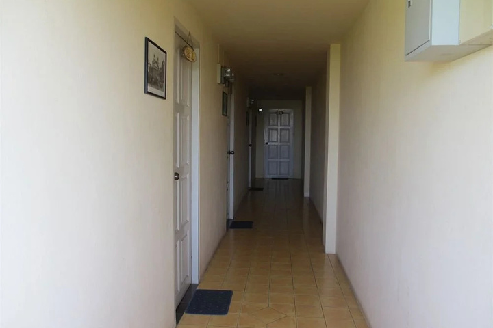 Room 10 of 12