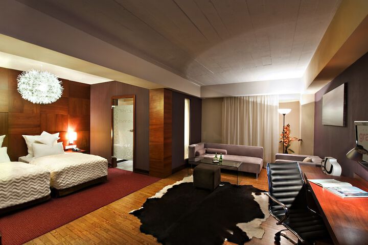 Room 12 of 48