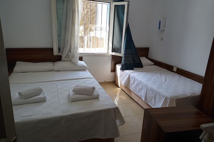 Room 6 of 18