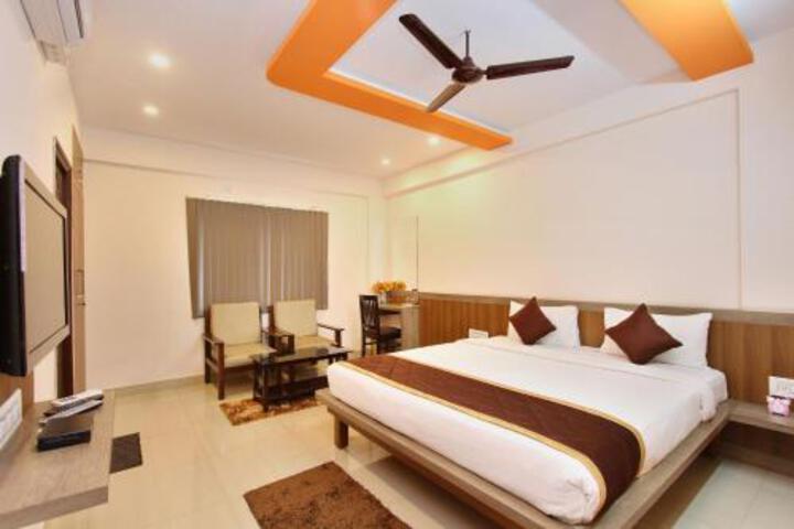 OOM ROOMS POLO INN BY OYO ROOMS
