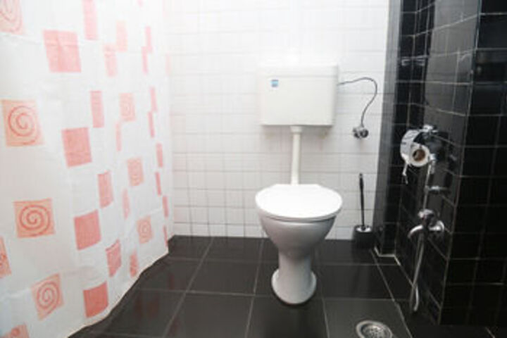 Room 4 of 42