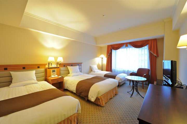 Room 8 of 48