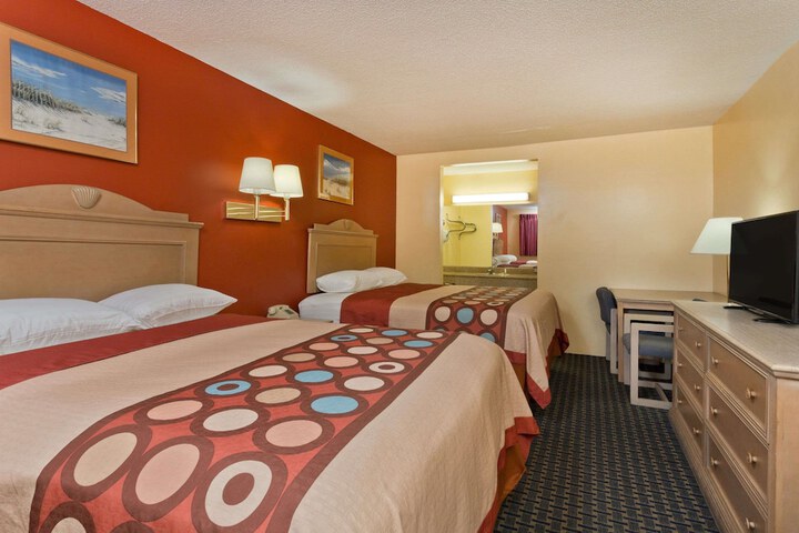 2 Double Beds Mobility Accessible (2 of 6)