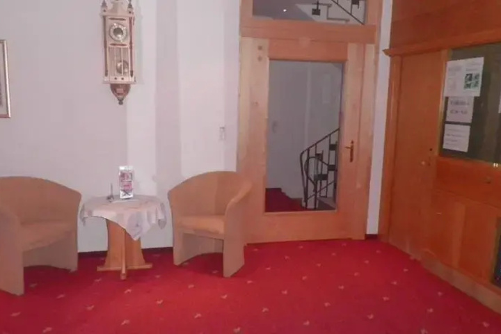 Room 8 of 16