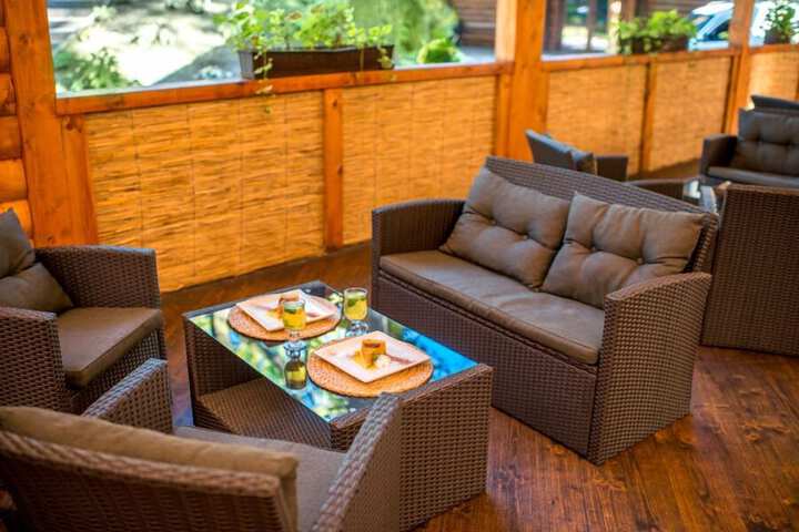 Lounge 63 of 77