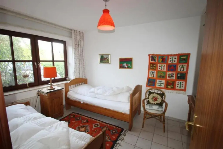 Room 4 of 10