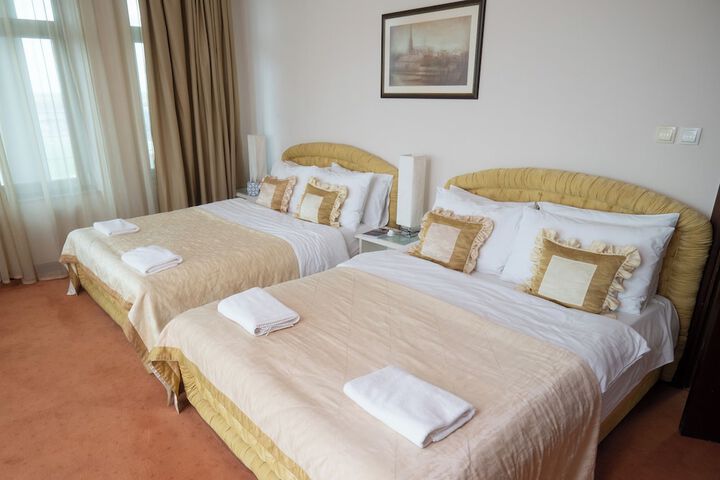 Room 15 of 93