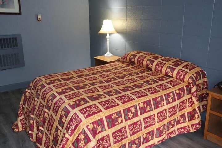 1 Double Bed (2 of 4)