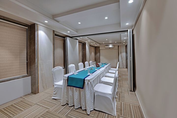 Ballroom/Hall 23 of 27
