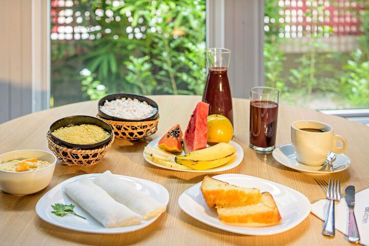 Breakfast/Coffee Service 40 of 72