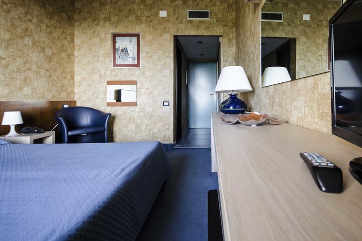 Room 6 of 36