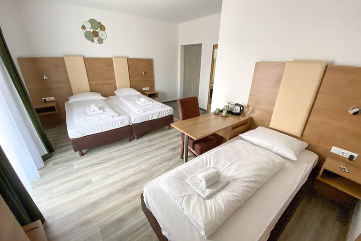 Room 4 of 13