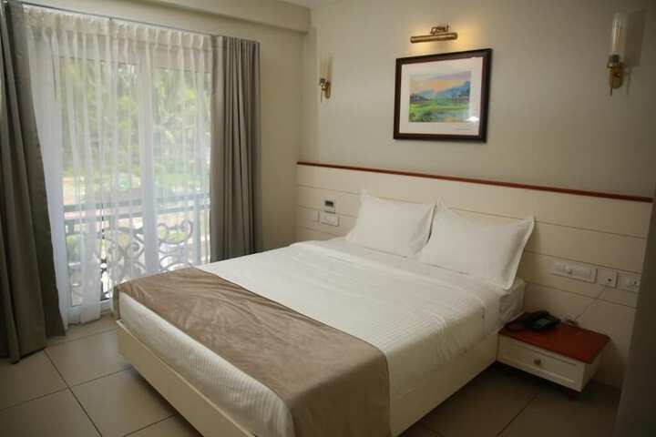 Room 5 of 8