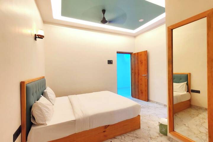 Room 9 of 20