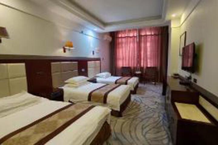 Room 7 of 9