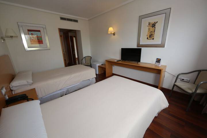 Room 10 of 33