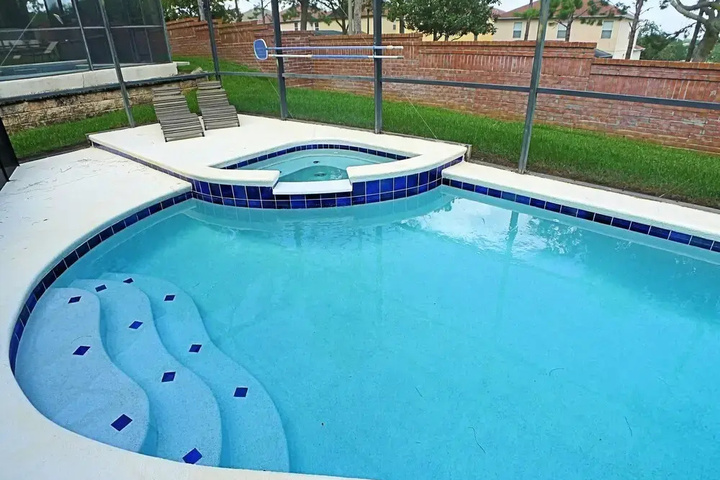 Pool 11 of 17