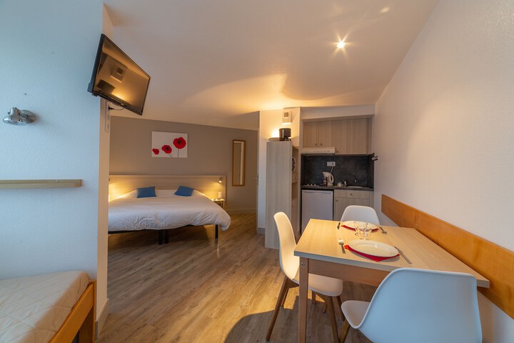 Room 12 of 84