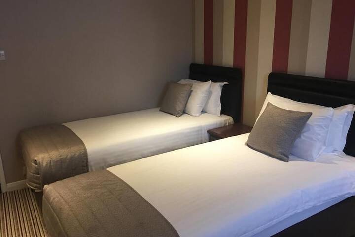 Room 14 of 36