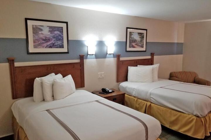 2 Double Beds (1 of 5)