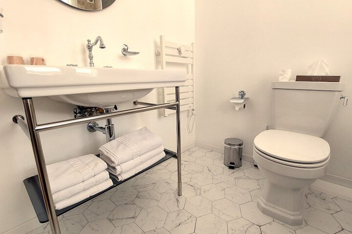 Room 25 of 27