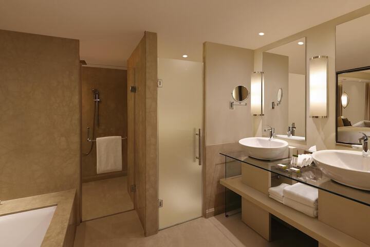 Room 42 of 84