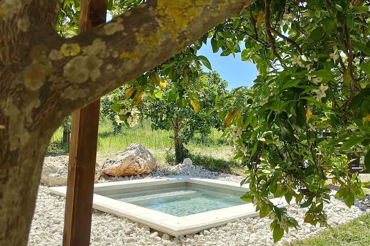 Pool 32 of 109
