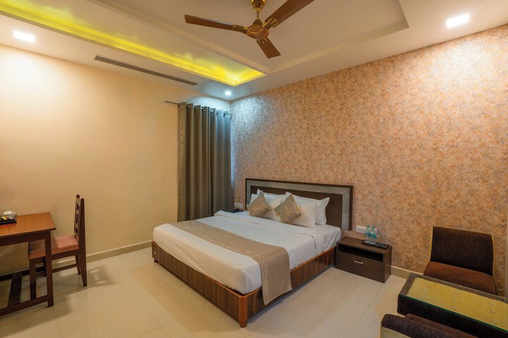 Room 15 of 40