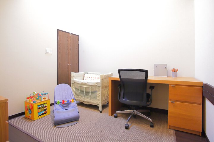 Room 4 of 18
