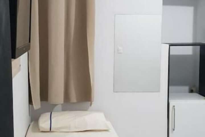 Room 8 of 23