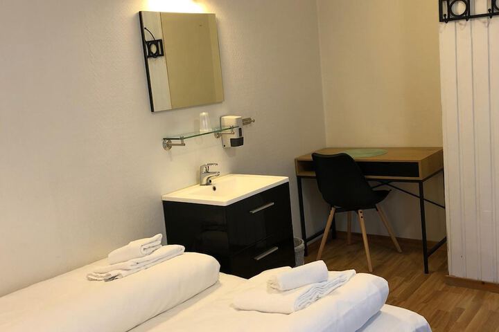 Room 28 of 63