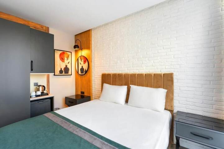 Room 14 of 25