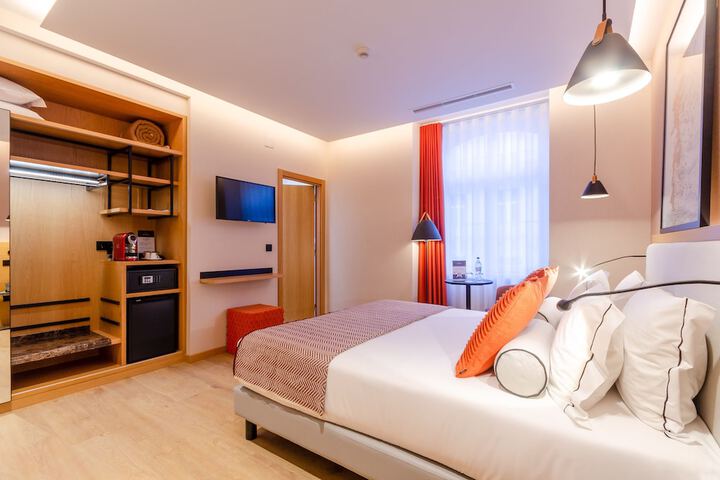 Room 50 of 99