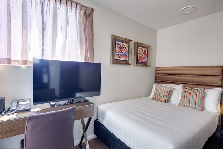Room 10 of 38