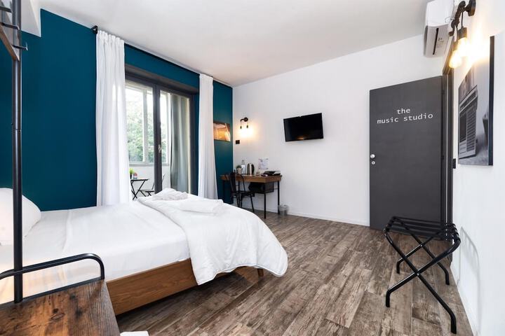 Room 21 of 48