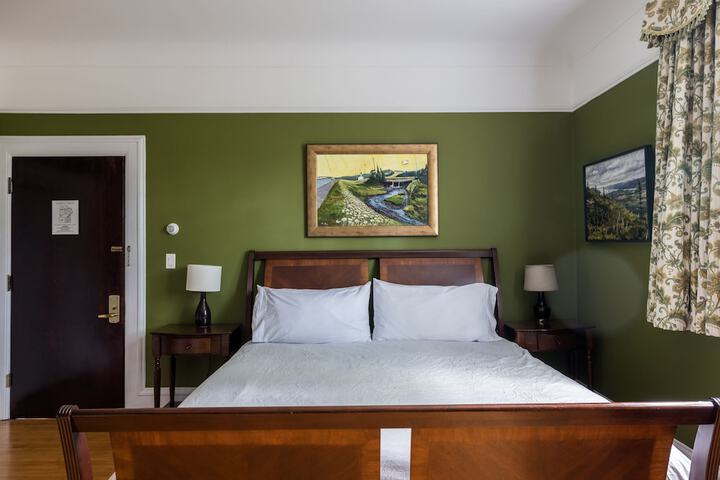 Room 21 of 51