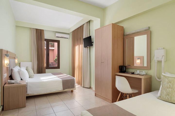 Room 33 of 70