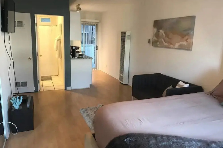 Room 5 of 18