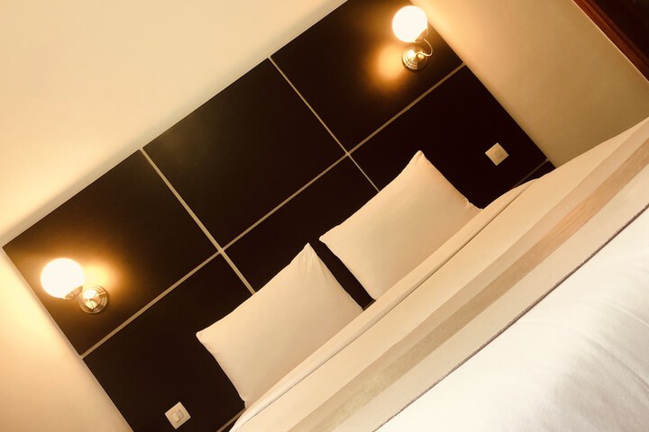 Room 37 of 77