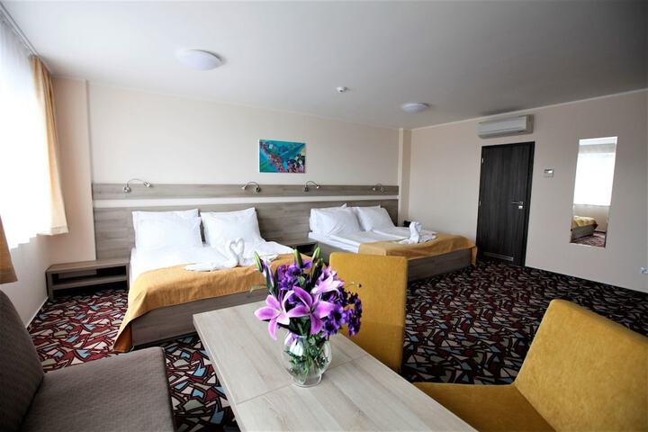 Room 15 of 40