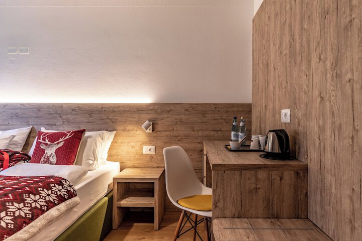 Room 6 of 35