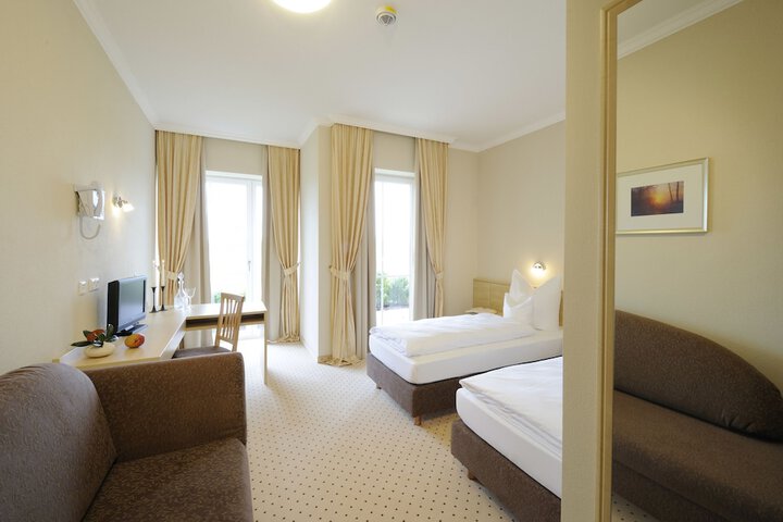 Room 10 of 66
