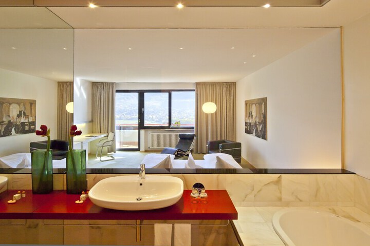 Room 16 of 43