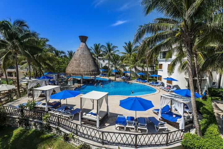 Hotel Pool