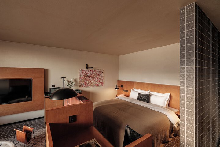 Room 42 of 169