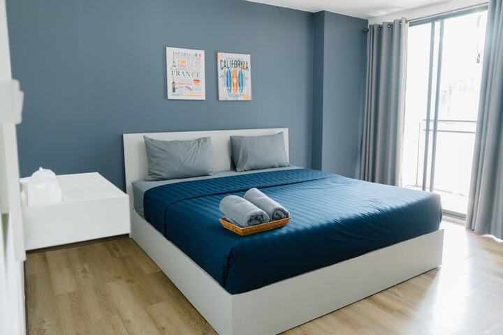 Room 9 of 27