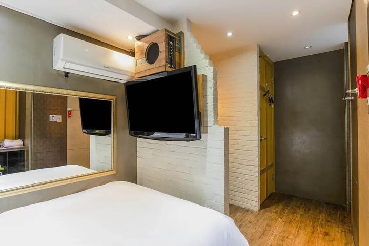 Room 13 of 41