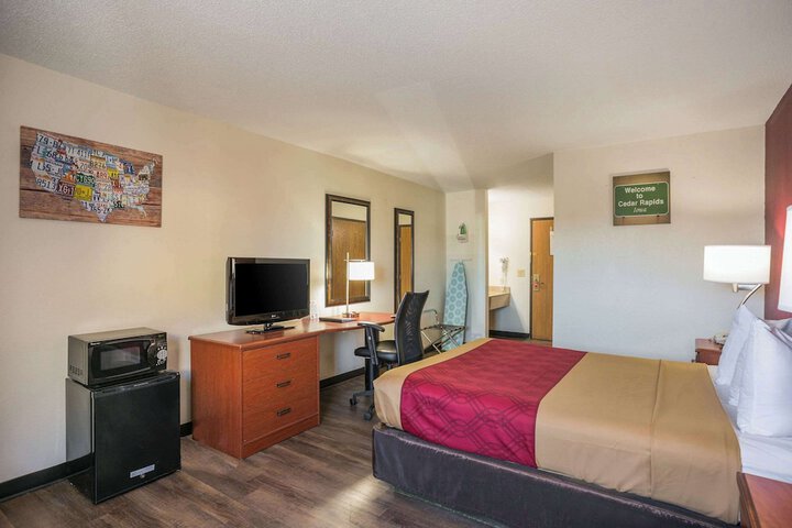 2 Queen Beds (6 of 12)