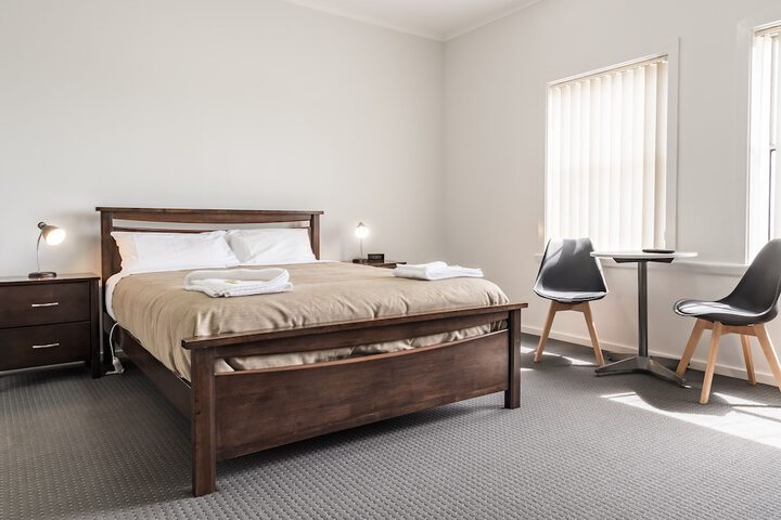 Room 4 of 32